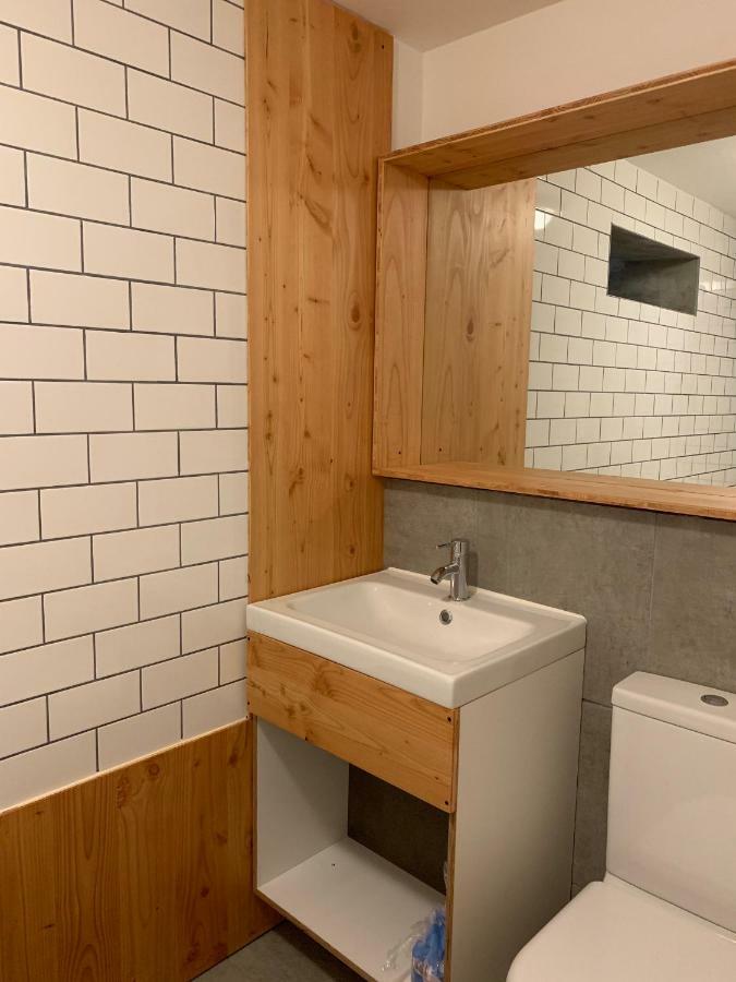 VénoscThe Old School House, Les Ougiersアパートメント エクステリア 写真